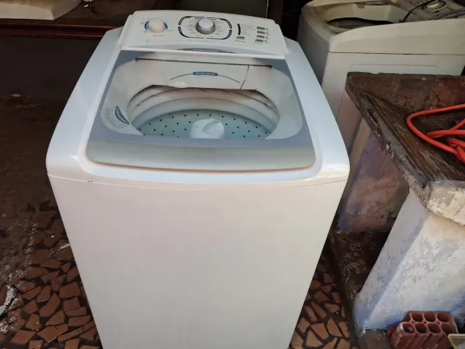 Vendo máquina de lavar Eletrolux 15 kilos.