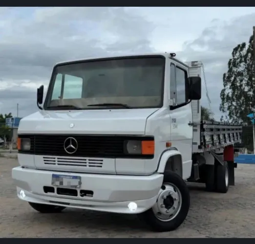Mercedes 710 a venda