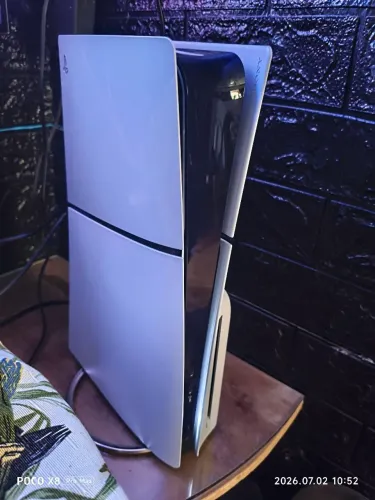 Ps5 slim com drive de disco de 1 terá e dois controles 