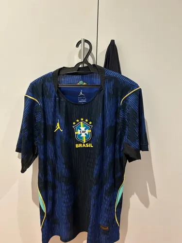 Camiseta azul seleção brasileira modelo jogador