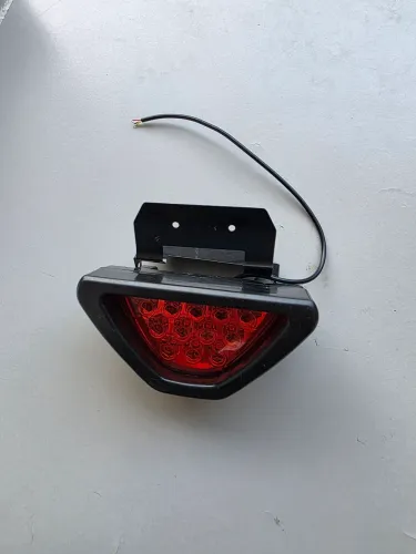Luz de freio black light F1 novo