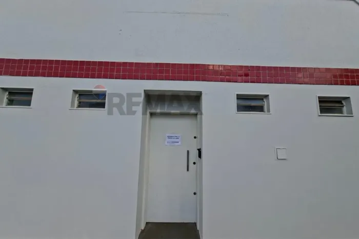 Conjunto de 4 salas, copa e 3 banheiros entre o Irajá e o Jardim São Luiz, com preço excel