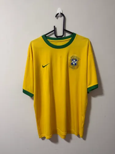 Camisa Seleção Brasileira Amarela Gola e Punhos Verdes ? Escudo CBF 5 Estrelas (anos 2000)