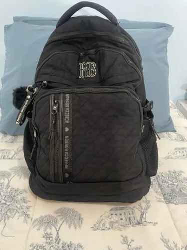 Mochila Rebeca Bonbon preta (semi-nova)