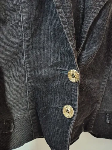Blzar preto de veludo cotele M com detalhes dourados