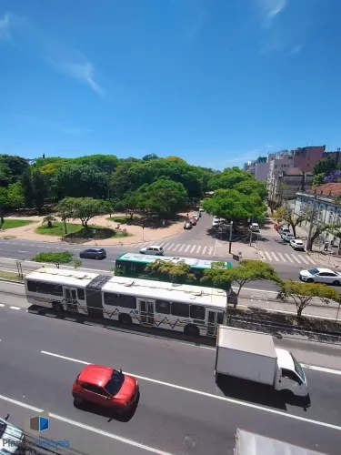 Ótimo apartamento desocupado de frente para a Redenção- Cidade Baixa