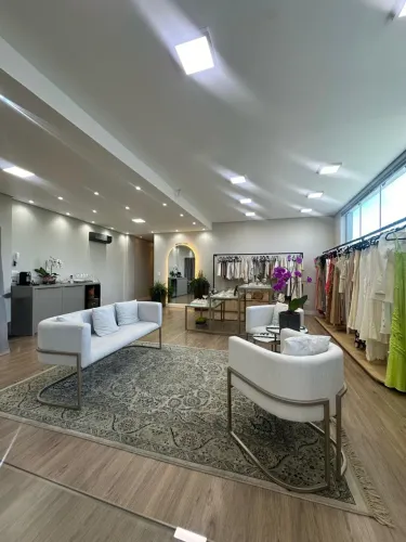 Vendo ponto comercial com instalações completo para loja de roupas 