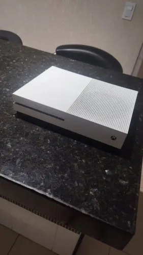 XBOX ONE S 750MB excelente estado