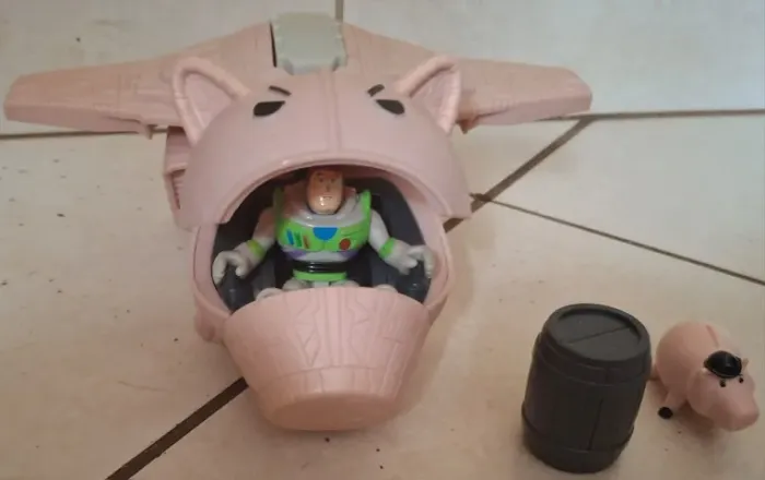 Brinquedo "Evil Dr. Porkchop's Spaceship"