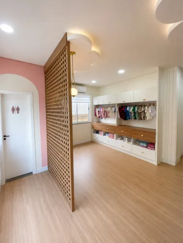 Sala Comercial Reformada 40,5 m² no Alphaville Empresarial - Térreo, 2 Vagas