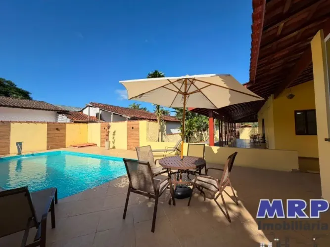 Casa á venda em Ubatuba. 3 quartos. Bairro Sertão da quina. Com piscina.