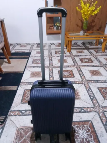 Estou vendendo essa mala de viagem semi-nova