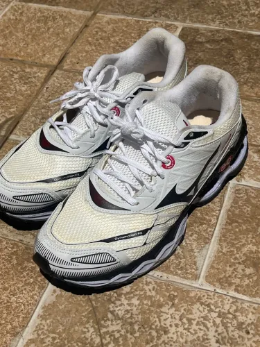 Tênis mizuno
