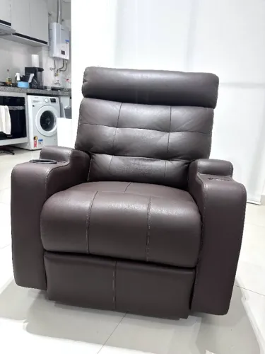 Poltrona Reclinável Manual Giro e Balanço (Couro 100% Bovino Marrom, serve p/ amamentação)