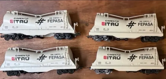 Lote com 4 vagões TCP Itaú Fepasa - Frateschi