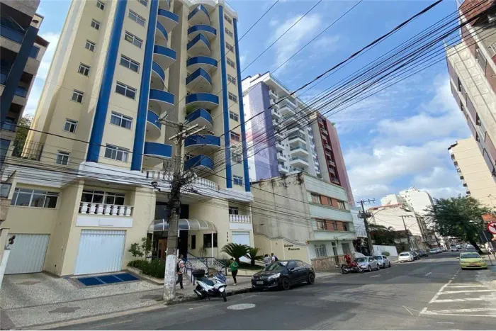 Apartamento com 3 quartos 2 vagas de garagem, sacada no Santa Helena - Rua Plana próximo a