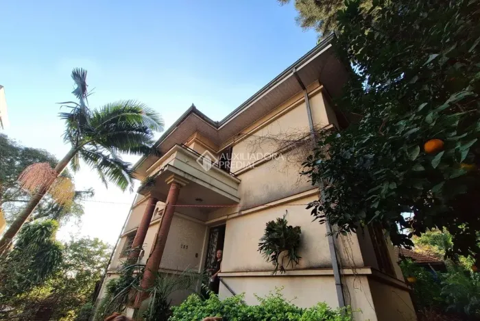 Casa residencial à venda no bairro Petrópolis com 4 dormitórios e 350 m² construídos