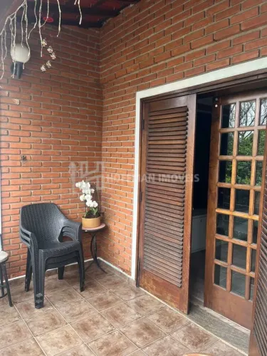 Sobrado com 3 dormitórios à Venda, 141 m² - Olímpico.