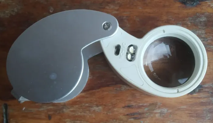 Lupa com luz sem teste