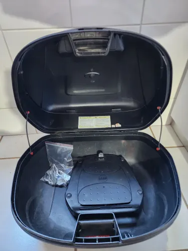 BAU GIVI 47 LITROS ESTADO DE NOVO PELA METADE DO PREÇO