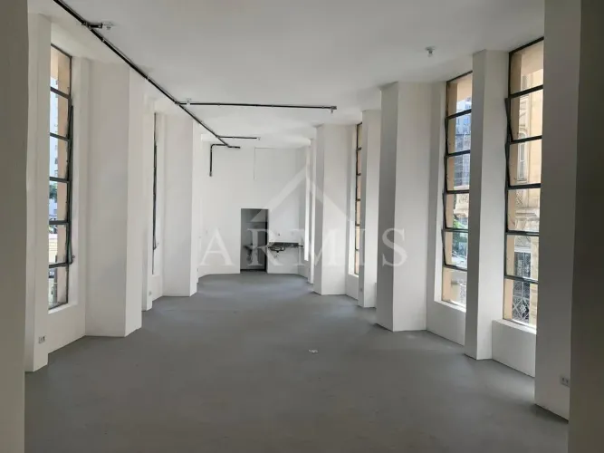 Conjunto comercial de 96m² disponível para locação na Sé, Centro de São Paulo.