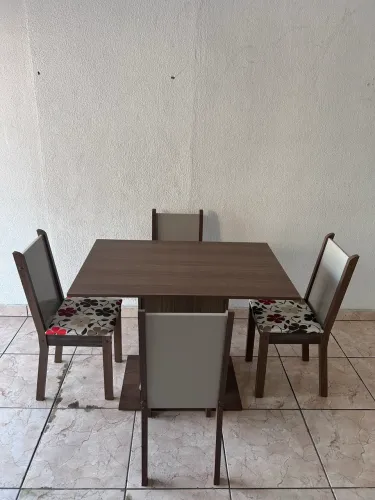 Mesa com 4 Cadeira NOVA