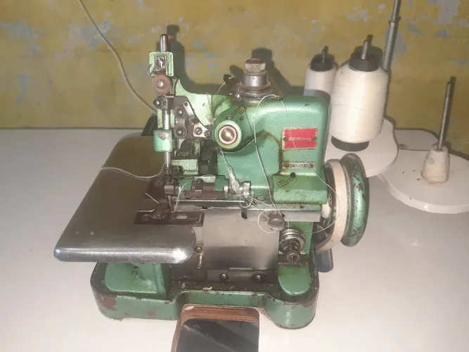 Máquina overloque chinesa
