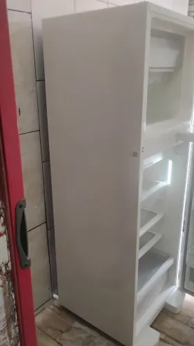 Vende_se uma geladeira funcionando perfeitamente 