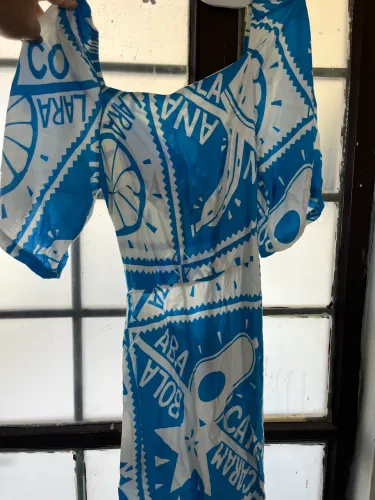 Vestido Azul e branco