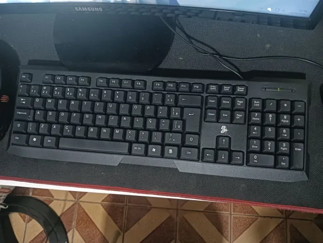 Teclado e mouse de escritório