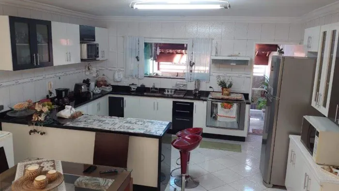 Sobrado Residencial 4 Quartos com 4 Vagas | Vila Eldízia, Santo André
