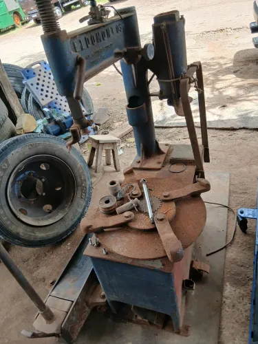 Máquina de Desmontar Pneus