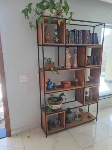 Vende-se Estante retirar no local. 