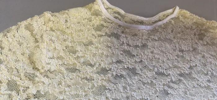 Conjunto calça tipo cargo + Blusa de renda
