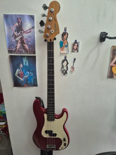 Baixo fender squier precision