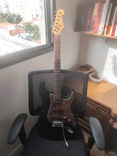 Guitarra Giannini para estudar