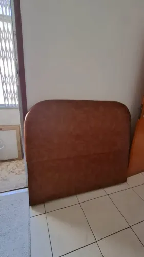 Cabeceira de casal em courino conhaque