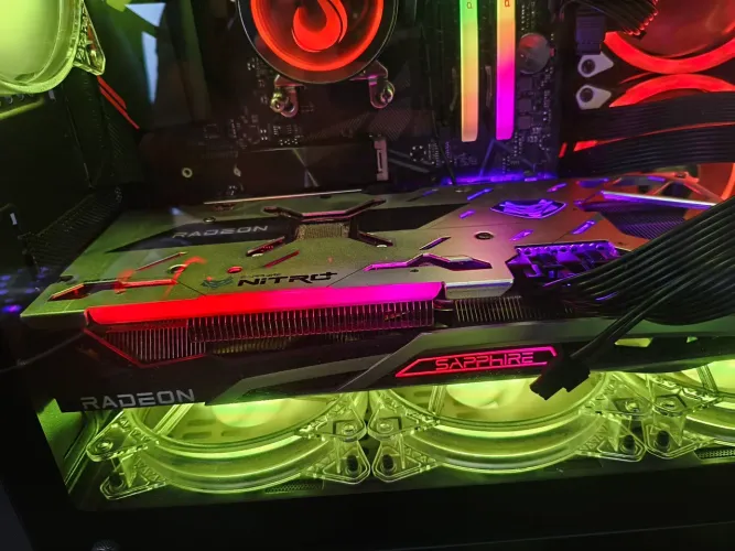 Placa de vídeo Radeon Saphire RX 6700 XT Nitro + 12G