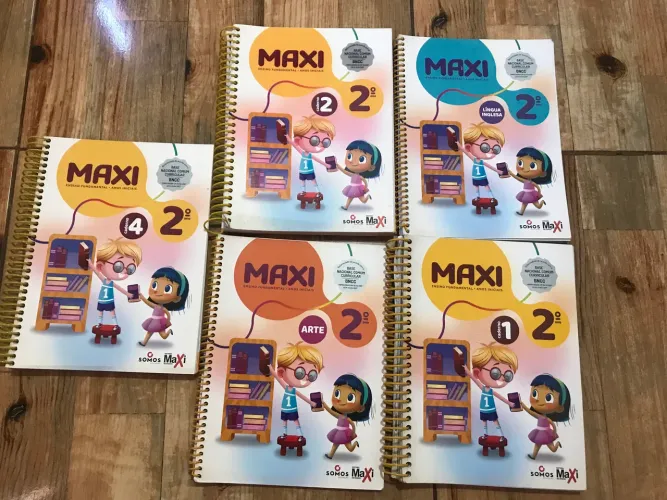 Livros Editora Maxi 2ºano