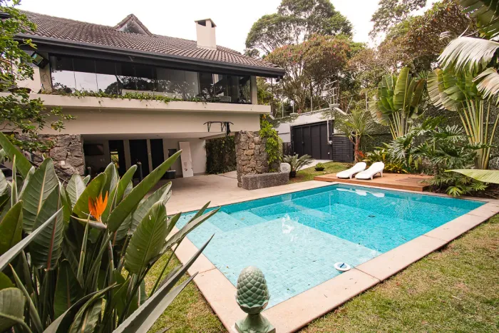 Sobrado para venda em Jardim Virginia Bianca com 4 quartos, sendo 3 suítes, 312m²