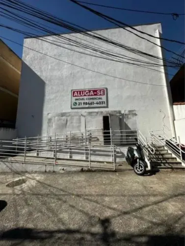 Alugo excelente espaço para fins comerciais.