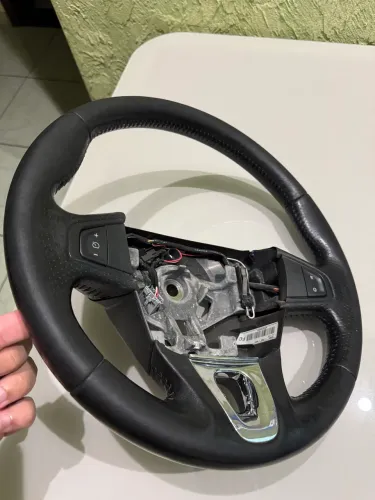 Volante com comandos Fluence 