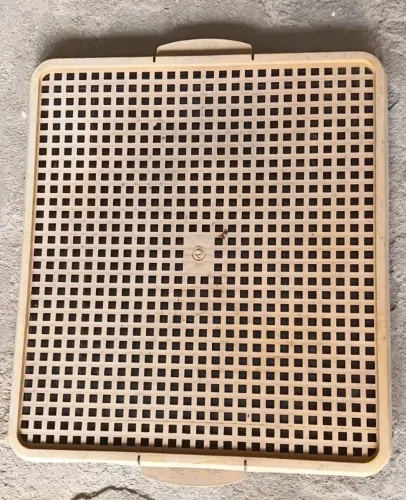 SANITARIO TAPETE HIGIENICO PARA CACHORRO + ESCOVA DE PENTEAR (56x42cm ) 2 POR R$10,00