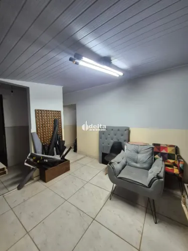 Loja disponível para venda no bairro São Jorge em Uberlândia - MG.