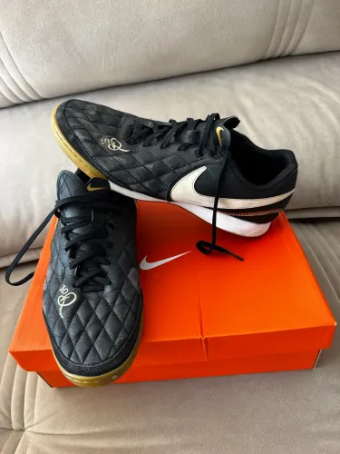 Chuteira Nike 43