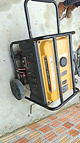 Barbada vendo gerador da bufolo com motor de 15 hp,esta em estado de novo ?