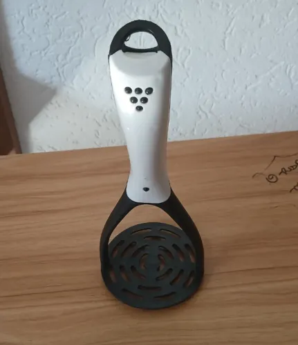 Amassador de Legumes - Cabo Branco e Preto | Resistente