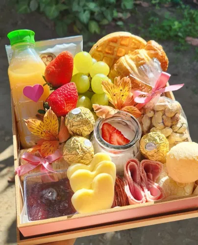 Cesta de café da manhã de Aniversário