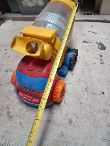 carrinho de plástico betoneira. 38 centímetros