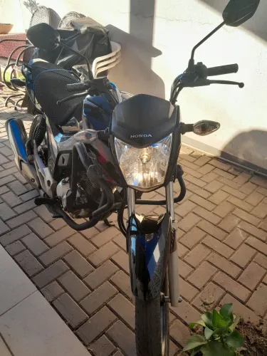 Vende-se CG HONDA 160 FAN único dono. 